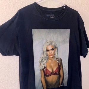 Kylie Jenner men’s T. Size L.